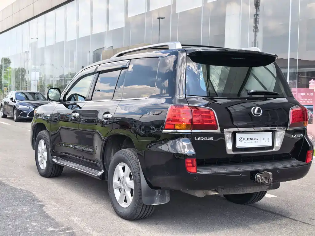 Lexus LX — миниатюра 9