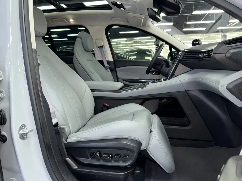 NIO ES6 — миниатюра 10