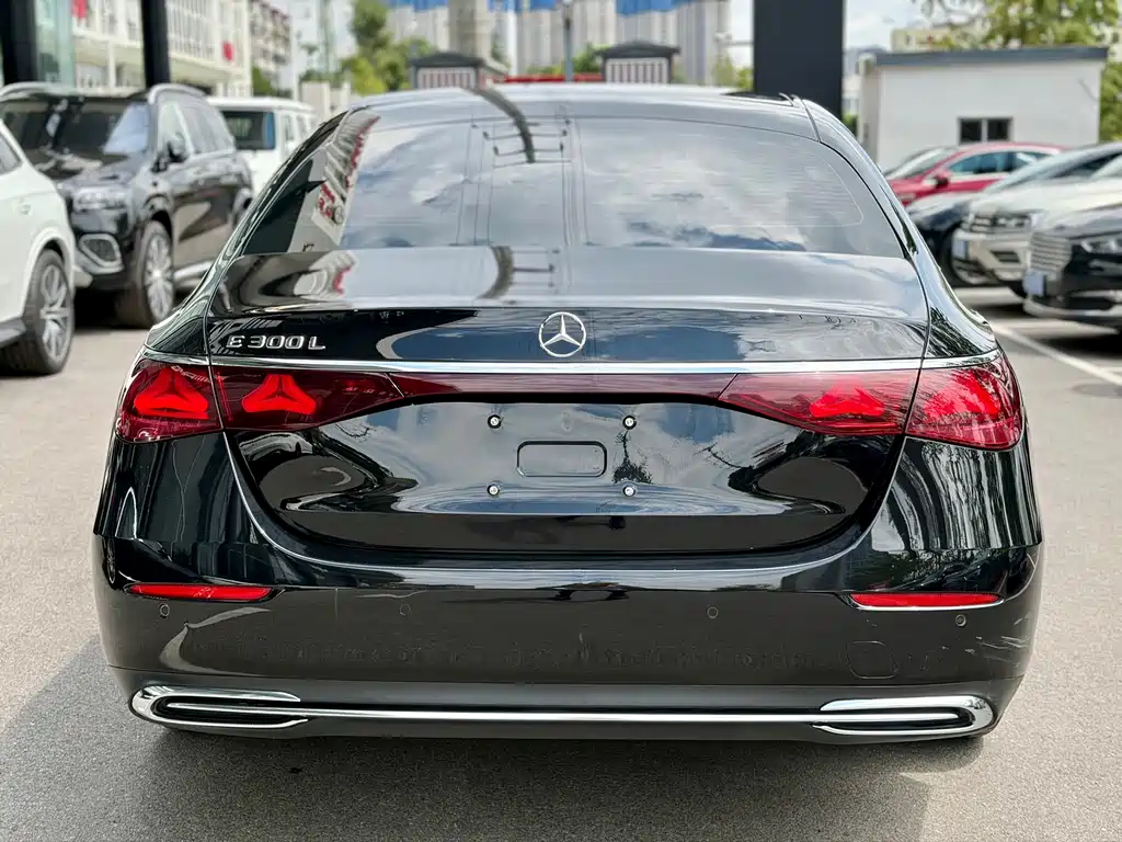 Mercedes-Benz E-Class — миниатюра 7