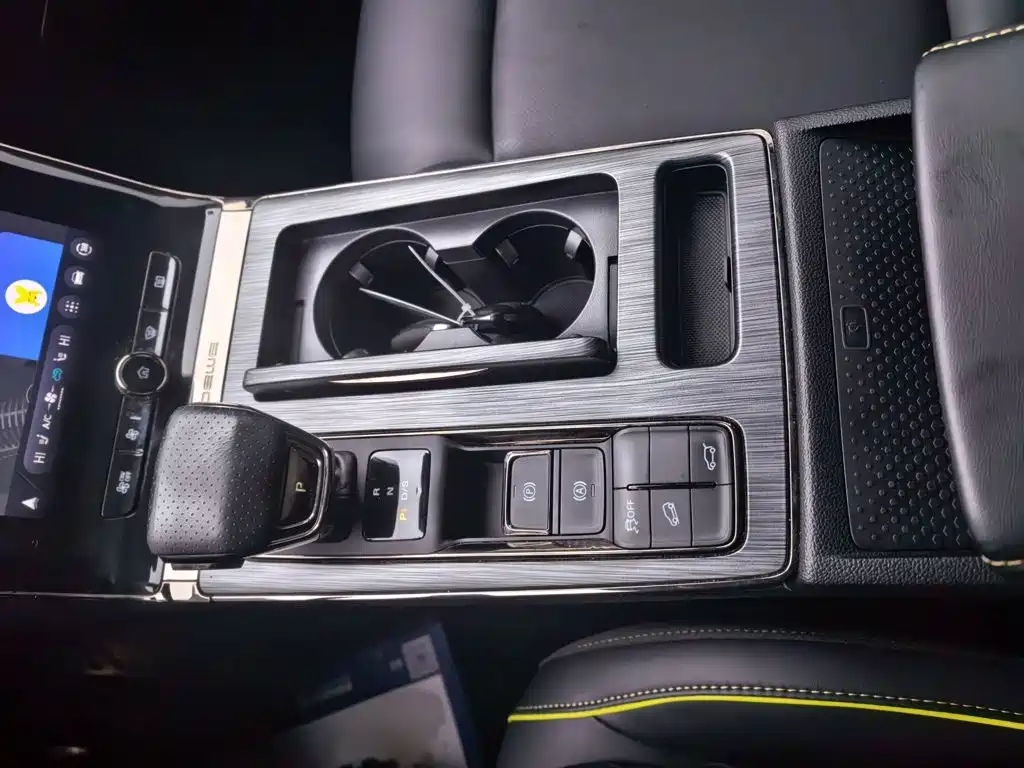 Roewe RX5 — миниатюра 7