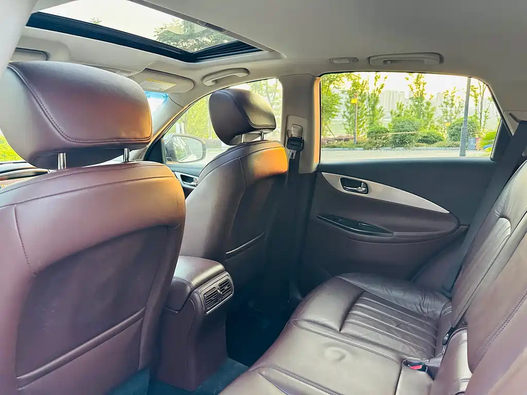 Infiniti QX50 2013 2.5L