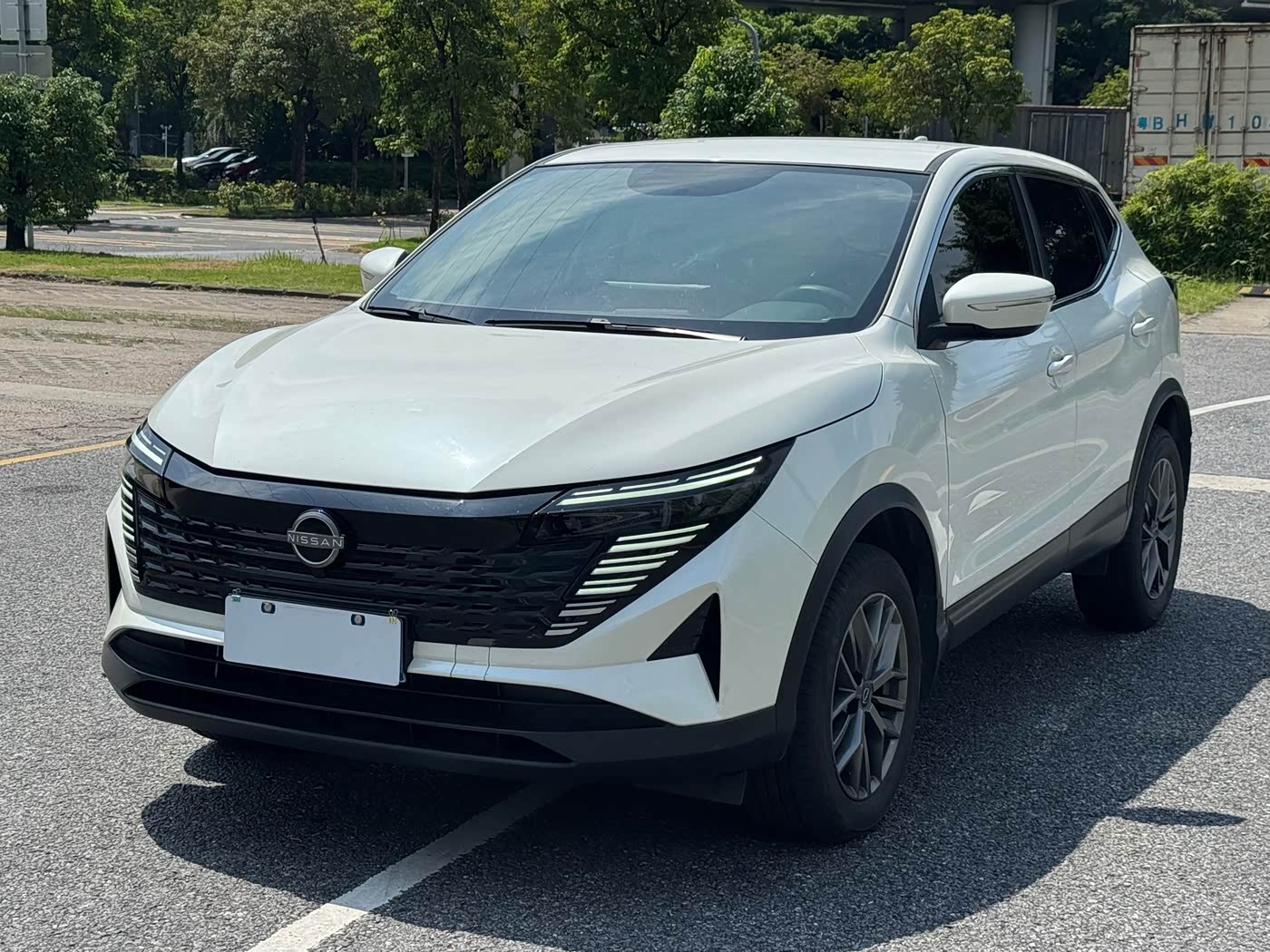 Nissan Qashqai 2.0 л 2025 г. Белый, пробег 48000 км