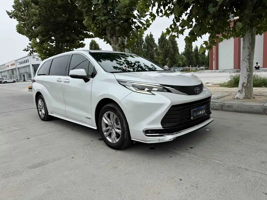 Toyota Sienna — миниатюра 3