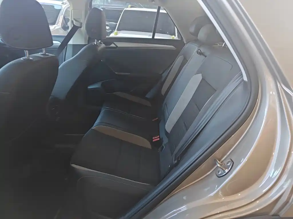 Volkswagen T-Roc — миниатюра 17