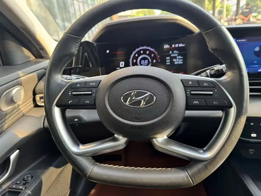 Hyundai Elantra — миниатюра 15