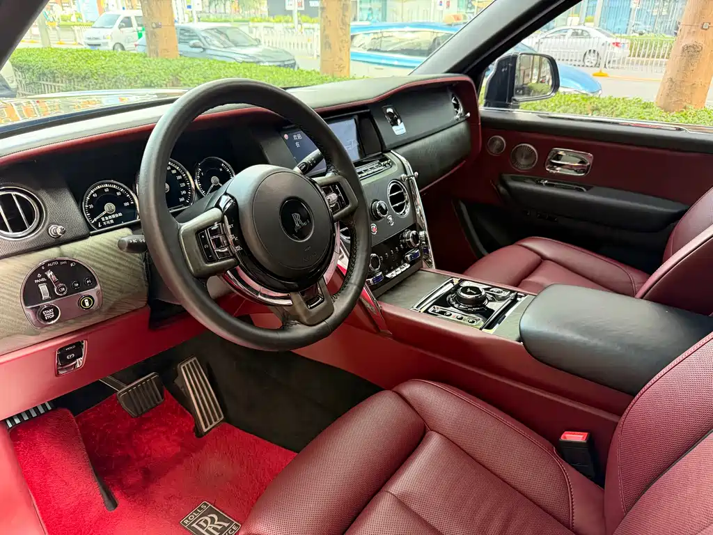 Rolls-Royce Cullinan 2018 мест