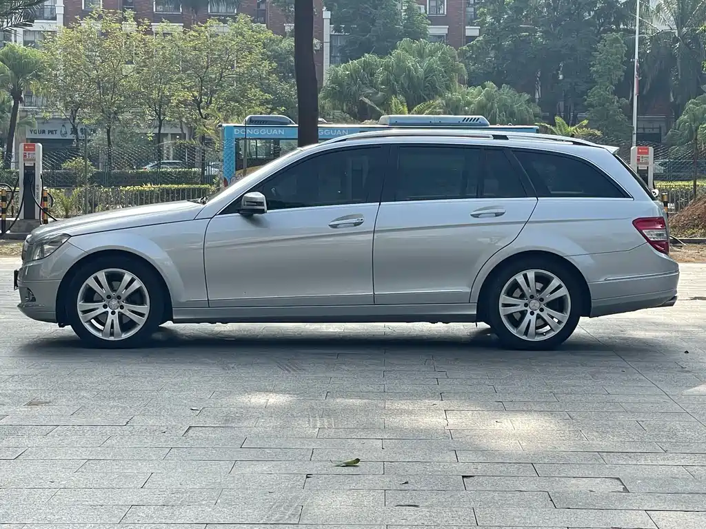 Mercedes-Benz C-Class (Import) — миниатюра 4