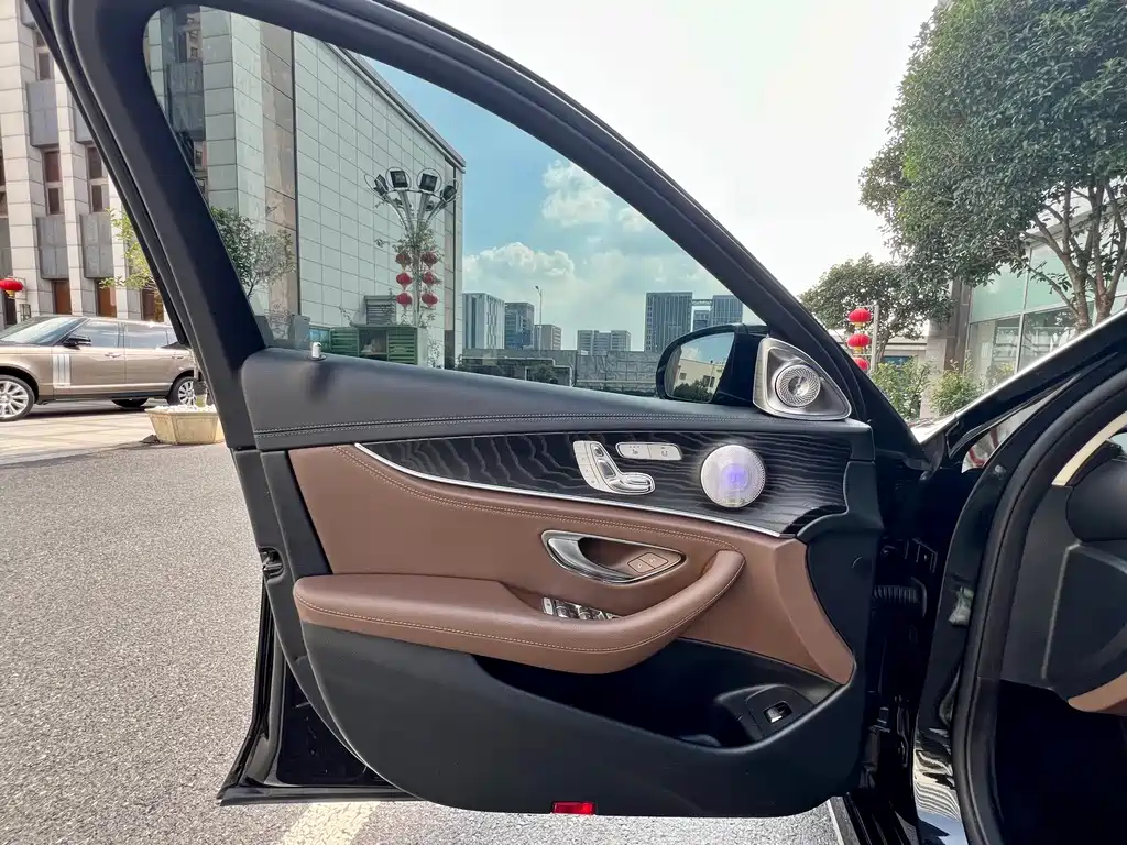 Mercedes-Benz E-Class — миниатюра 15