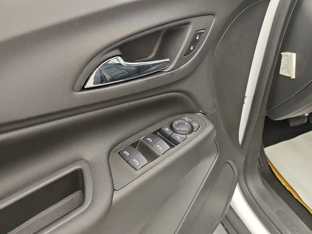 Chevrolet Equinox — миниатюра 14