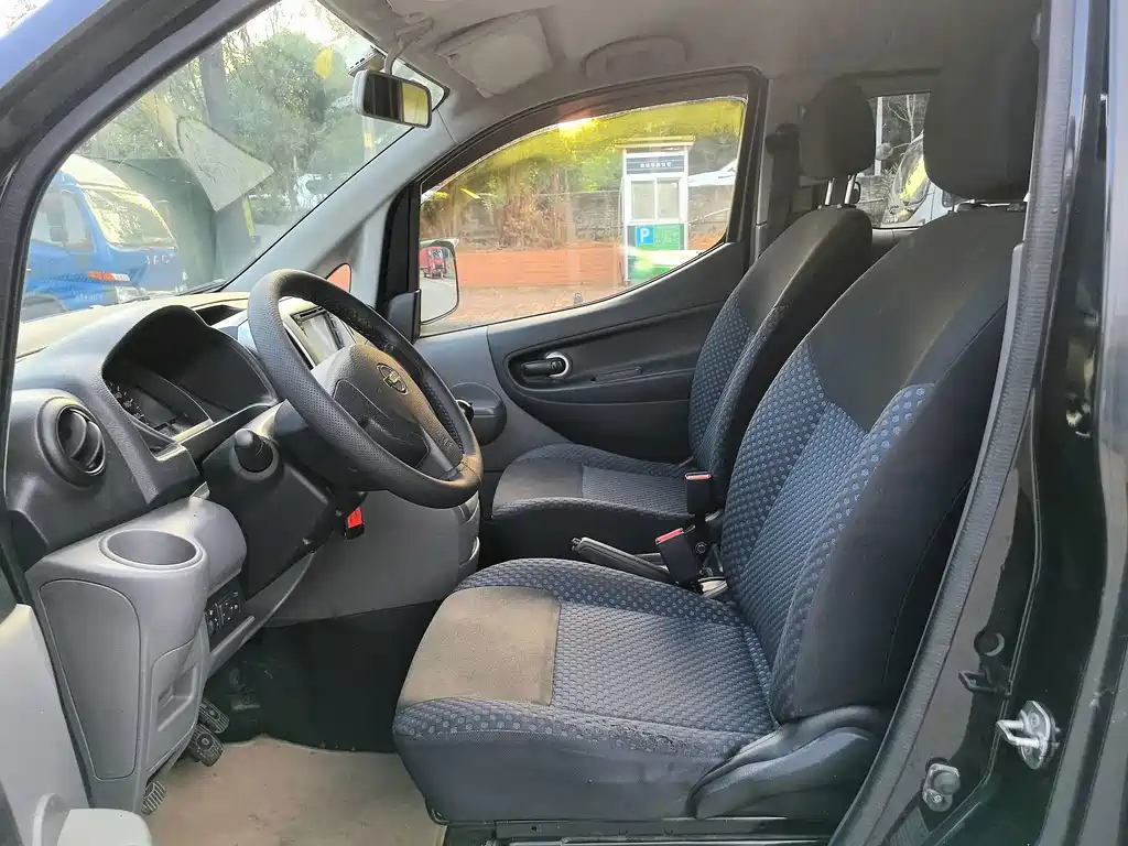Nissan NV200 — миниатюра 14