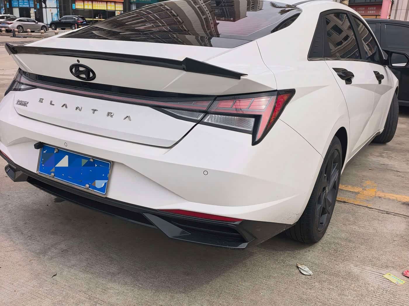Hyundai Elantra 1.5 л 2022 г. Белый, пробег 25000 км