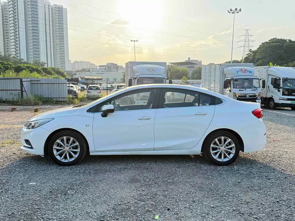Chevrolet Cruze — миниатюра 8