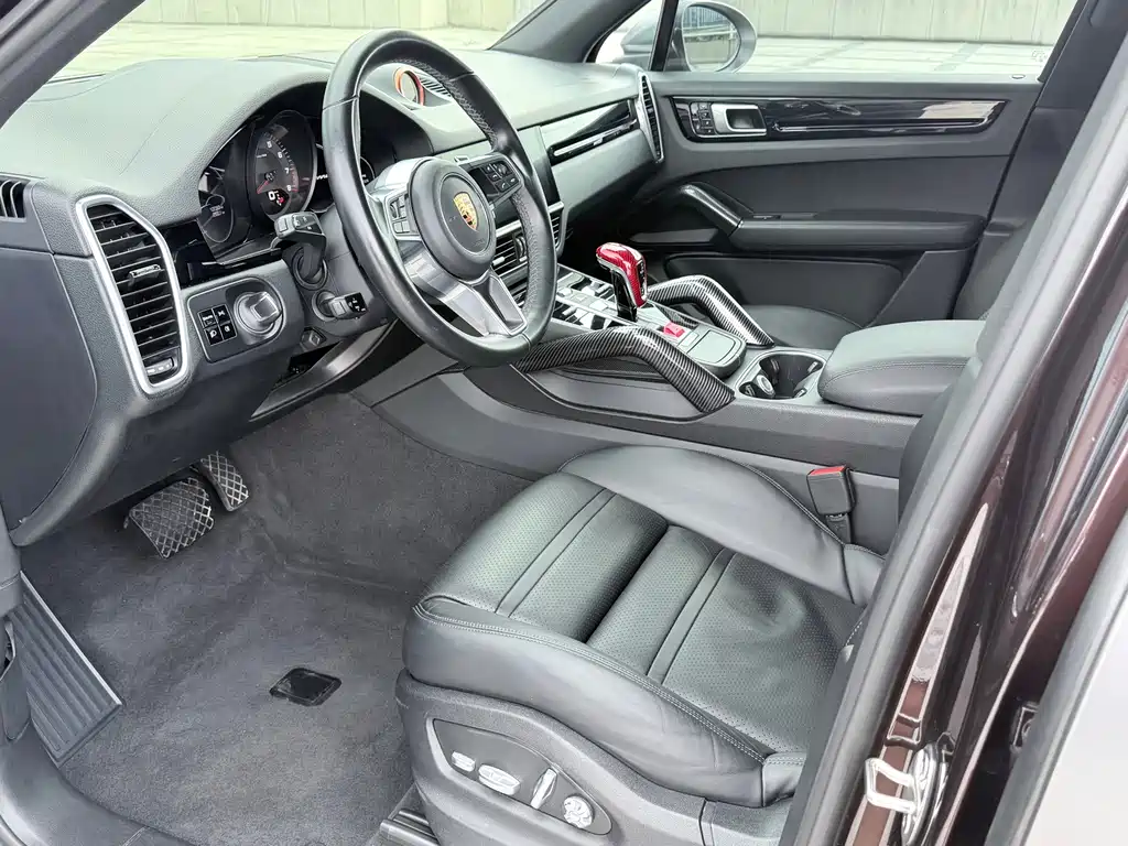 Porsche Cayenne — миниатюра 9
