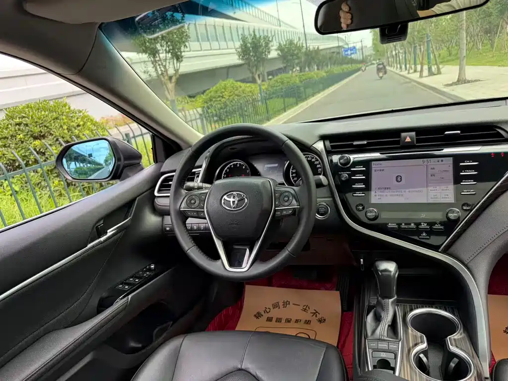 Toyota Camry — миниатюра 8