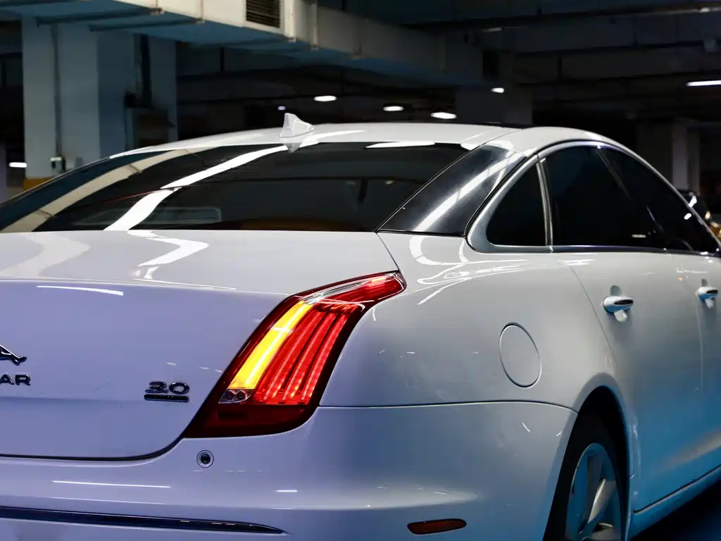 Jaguar XJ — миниатюра 5
