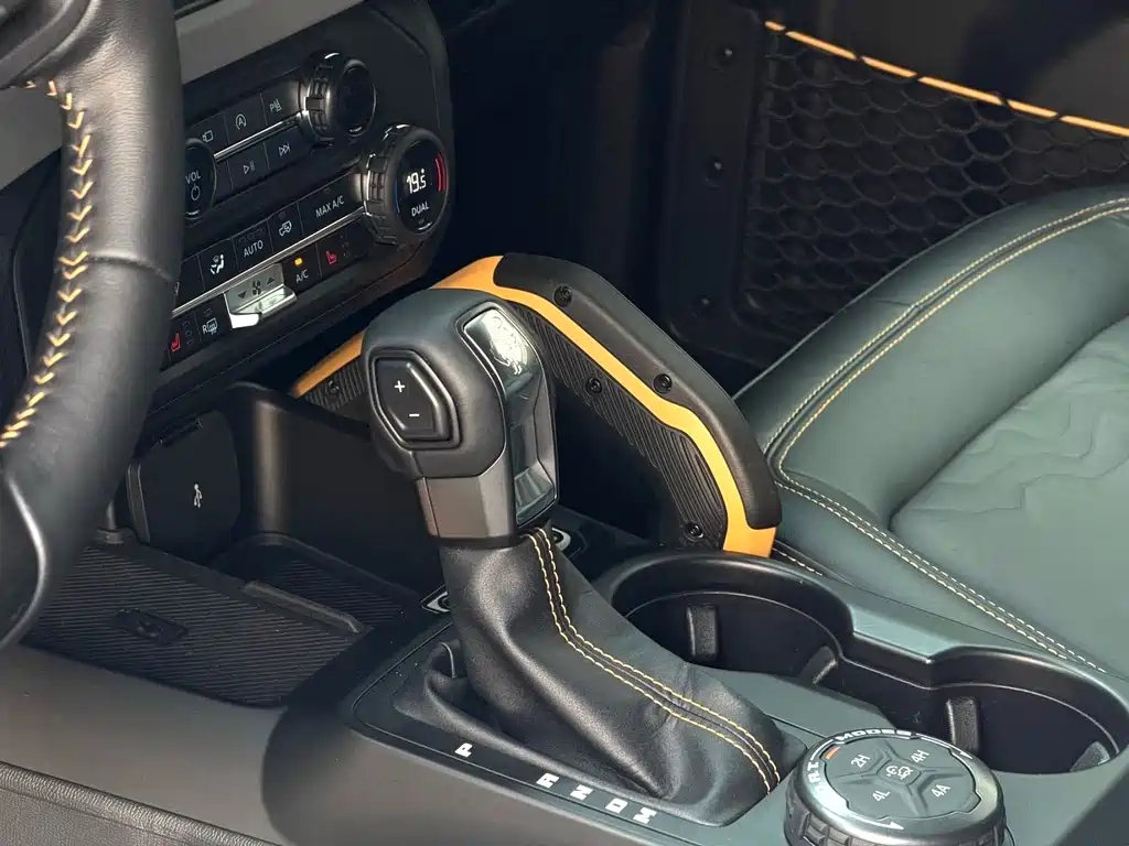 Ford Bronco — миниатюра 7