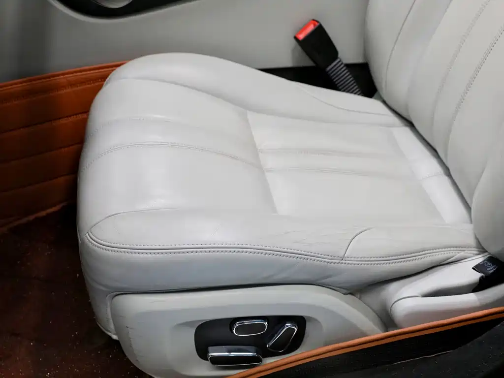 Jaguar XJ — миниатюра 20