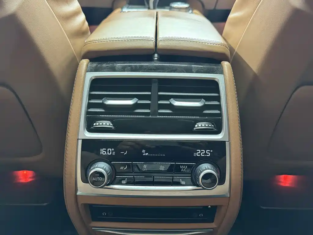 BMW 7 Series — миниатюра 17
