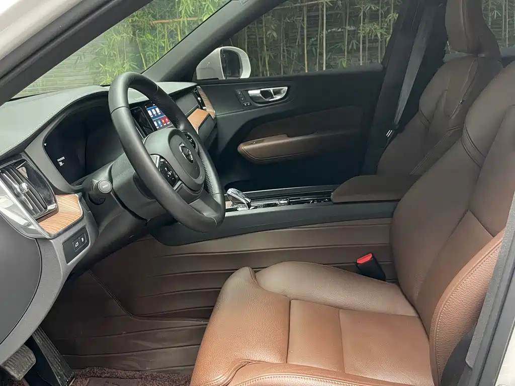 VOLVO XC60 PLUG IN HYBRID