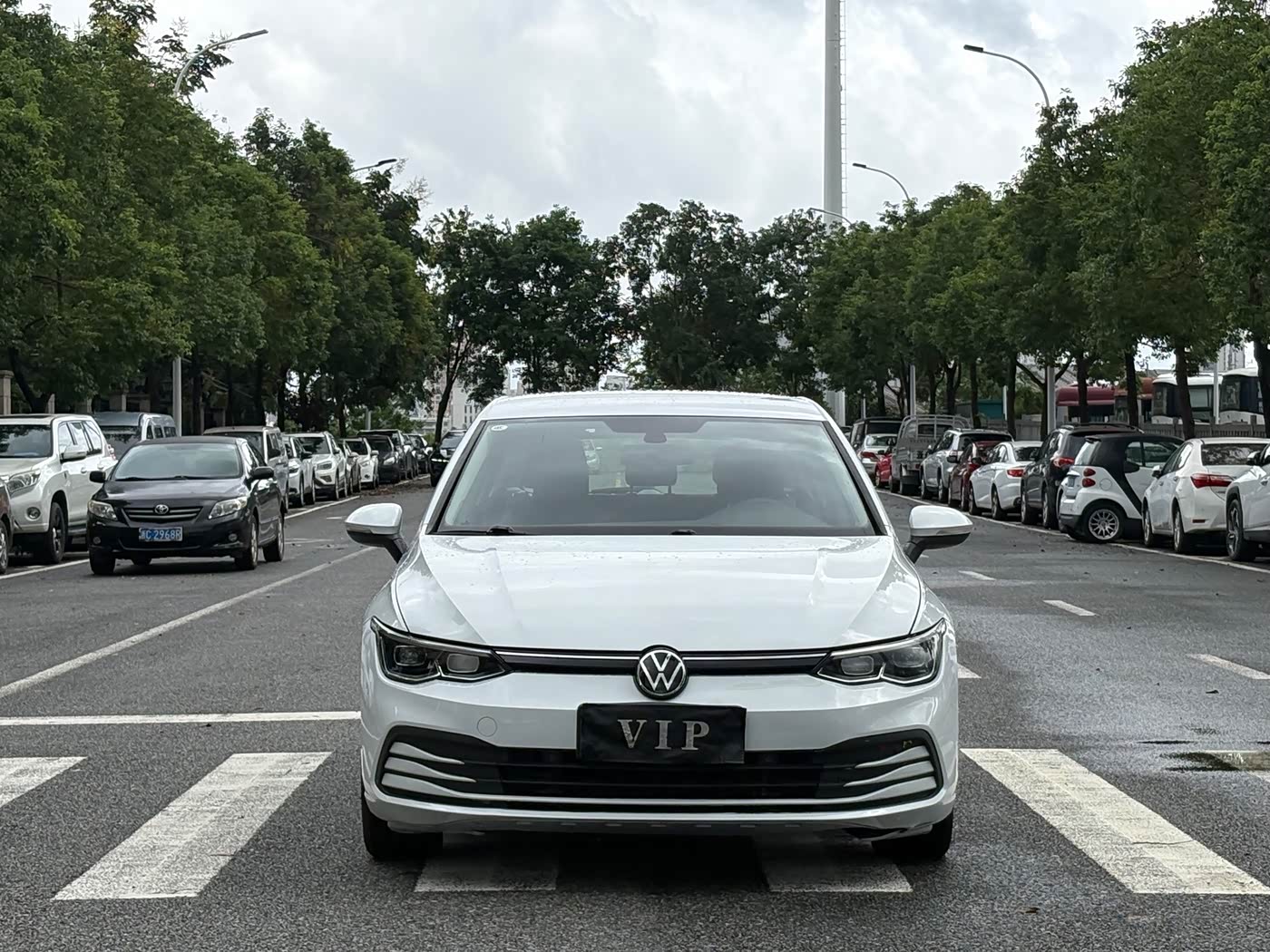 Volkswagen Golf 1.2 л 2023 г. Белый, пробег 50000 км