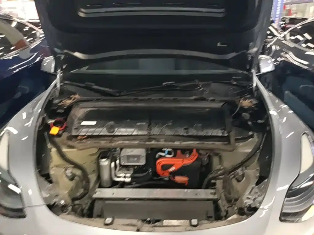 Tesla Model Y — миниатюра 20