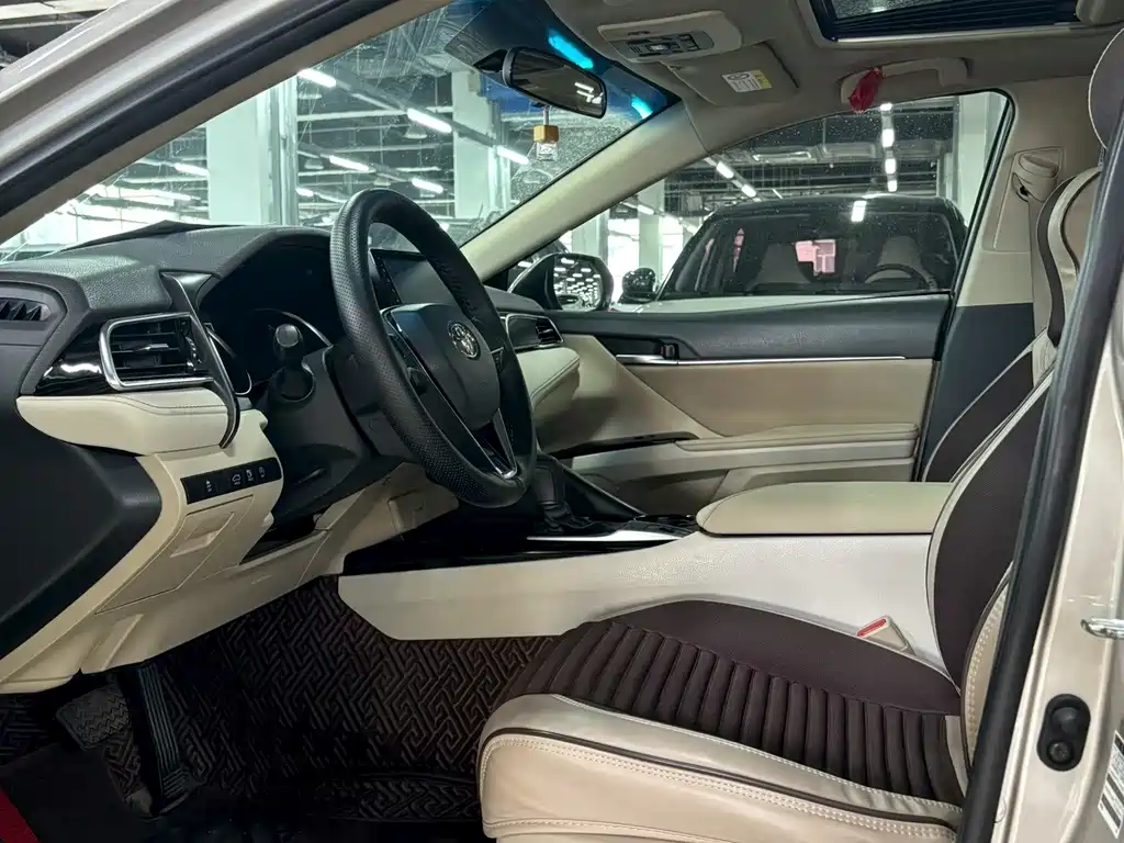 Toyota Camry — миниатюра 4