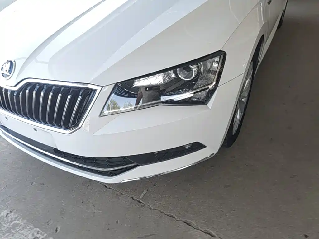 Skoda Superb — миниатюра 24