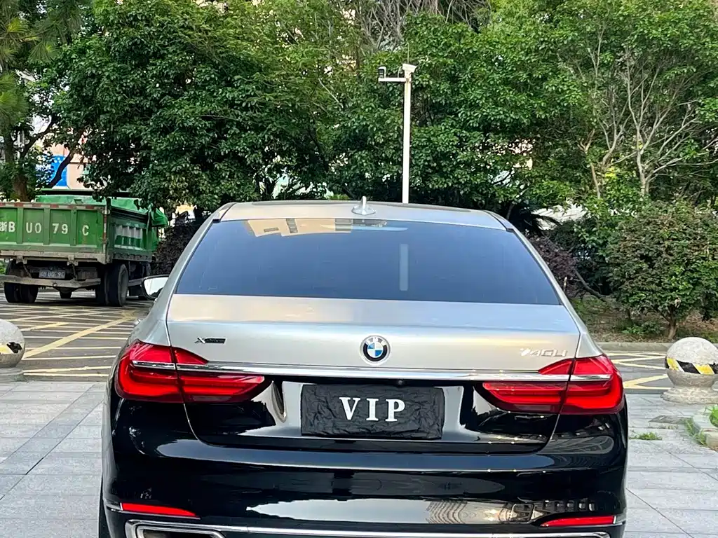 BMW 7 Series — миниатюра 15