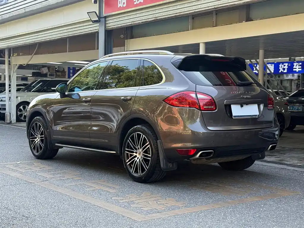 Porsche Cayenne — миниатюра 3