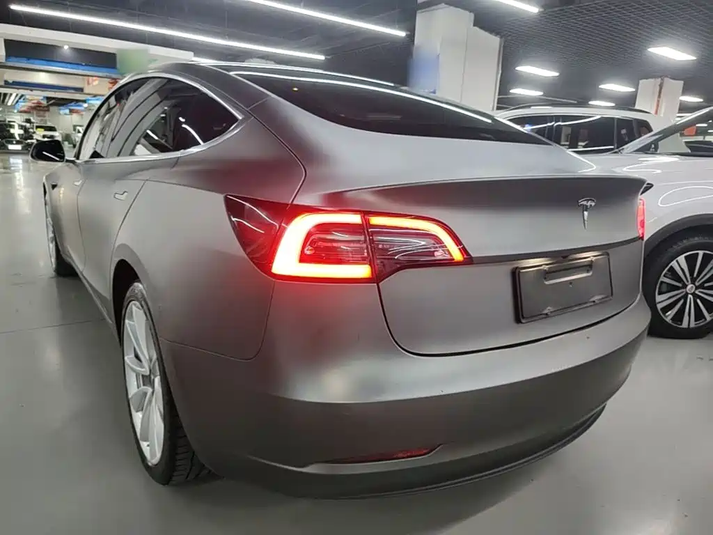 Tesla Model 3 — миниатюра 5