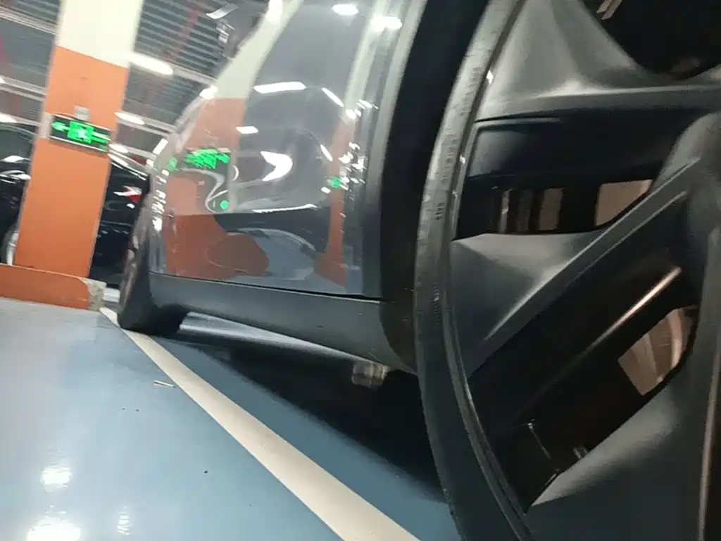 Tesla Model Y — миниатюра 21