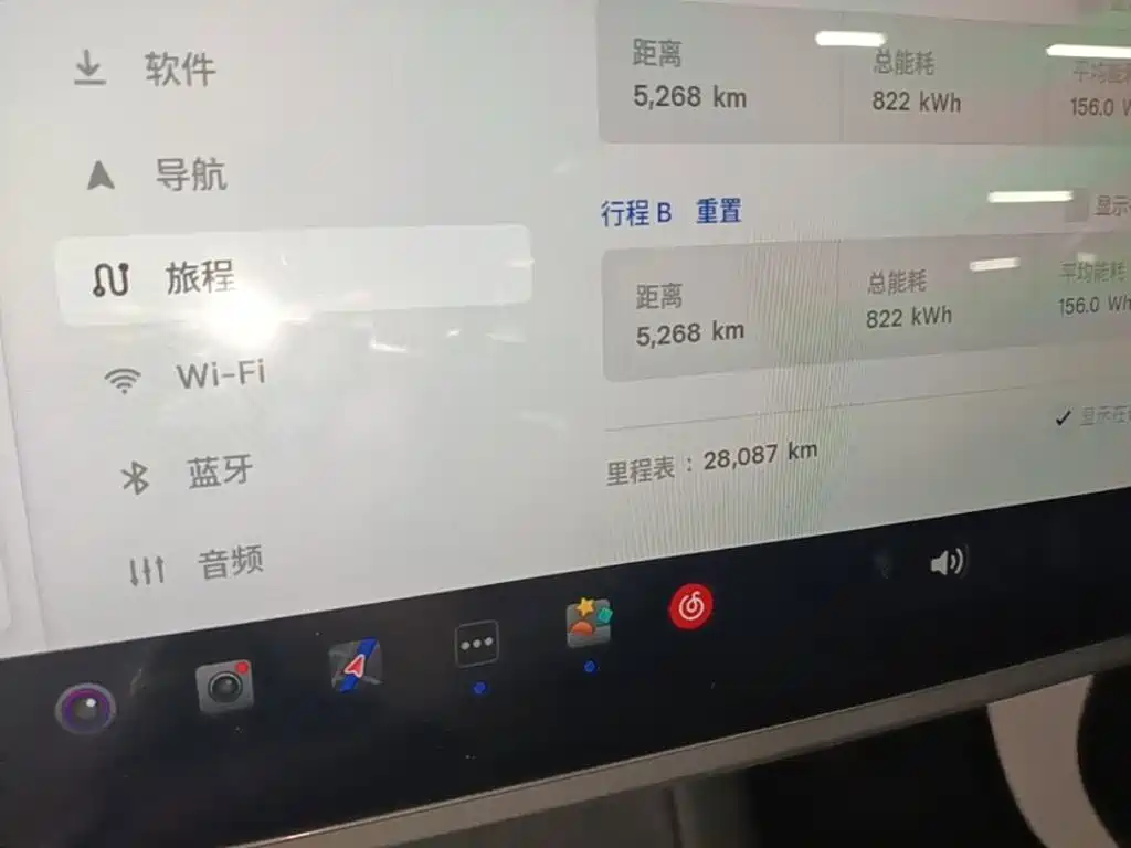 Tesla Model Y — миниатюра 12