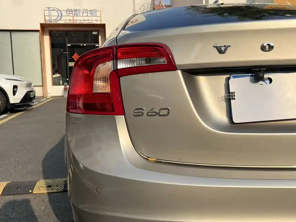 Volvo S60 (Import) — миниатюра 9