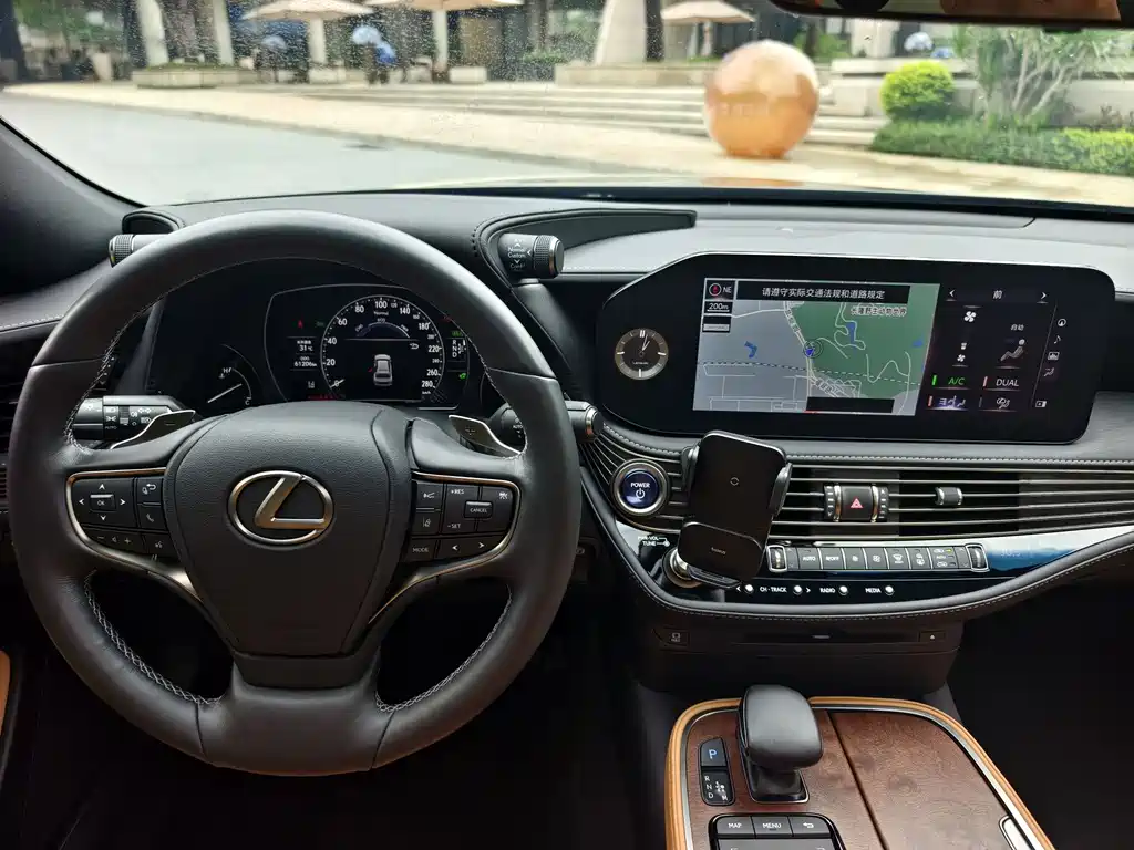 Lexus LS 2021 500h