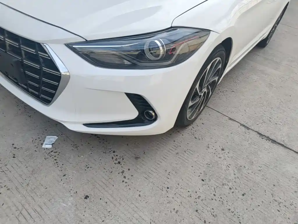 Hyundai Elantra — миниатюра 24