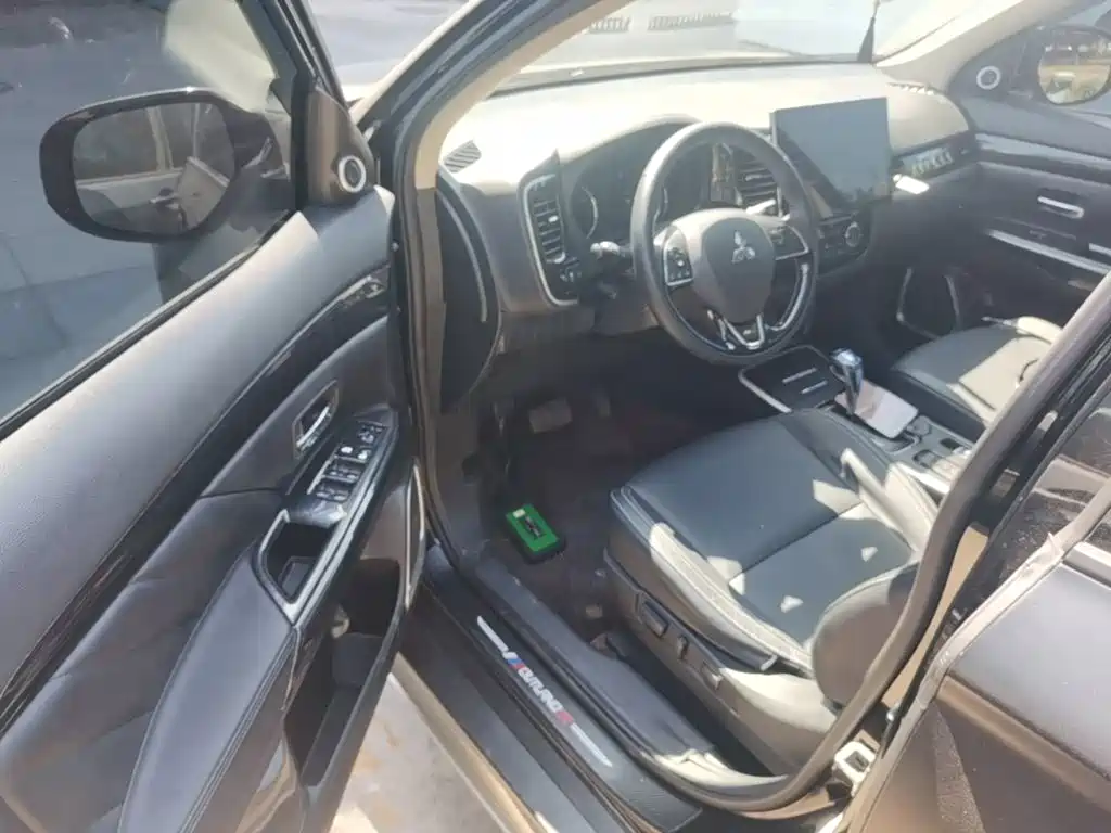 Mitsubishi Outlander — миниатюра 16