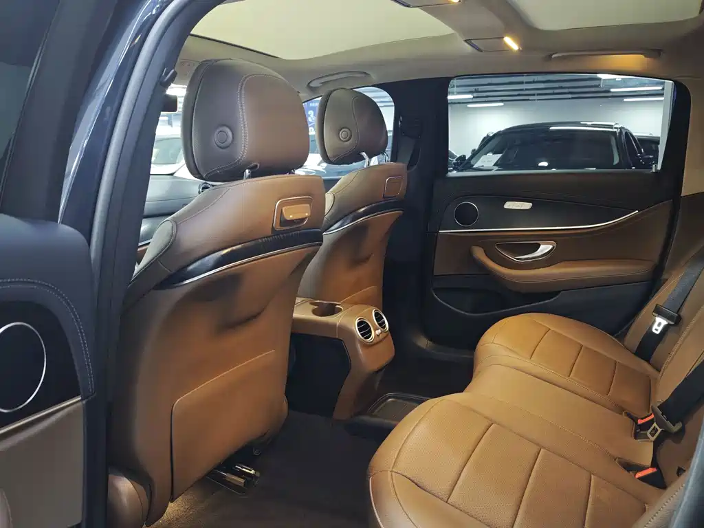 Mercedes-Benz E-Class — миниатюра 6