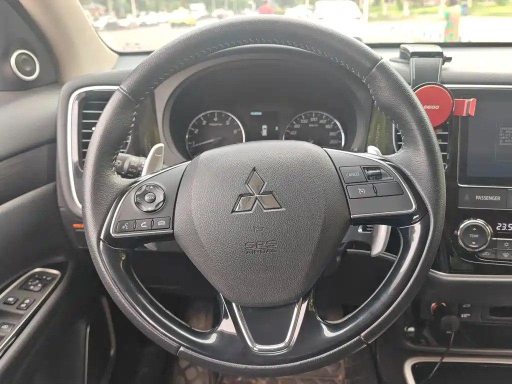 Mitsubishi Outlander — миниатюра 13