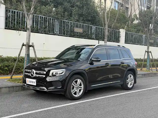 MERCEDES-BENZ GLB