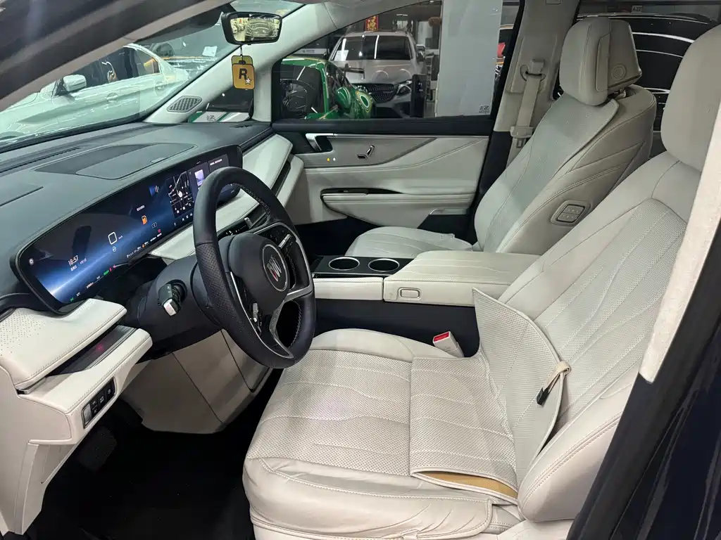 Buick GL8 Hybrid — миниатюра 6
