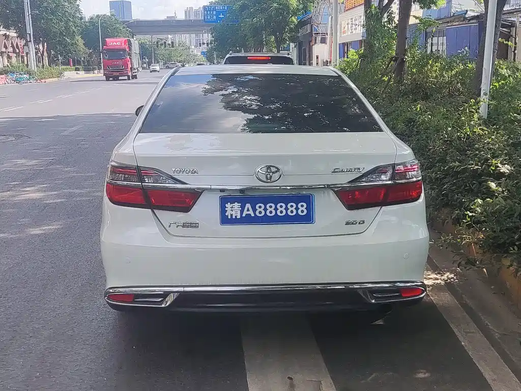 Toyota Camry — миниатюра 4