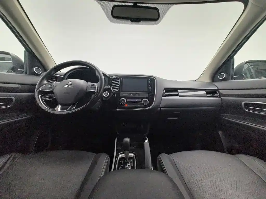 Mitsubishi Outlander — миниатюра 5