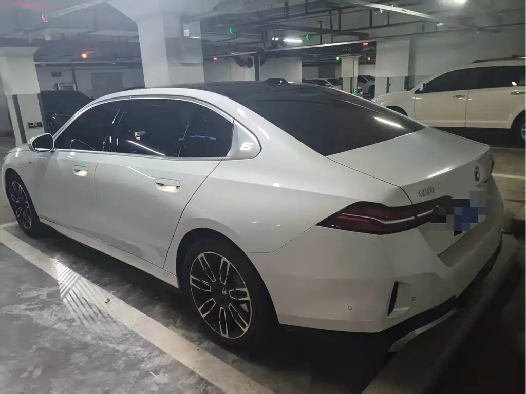 BMW 5 Series — миниатюра 5
