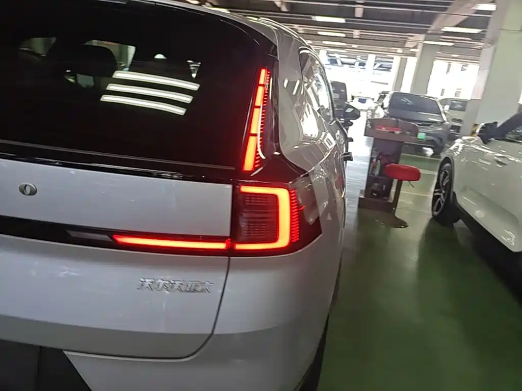 Volvo XC70 PHEV — миниатюра 8