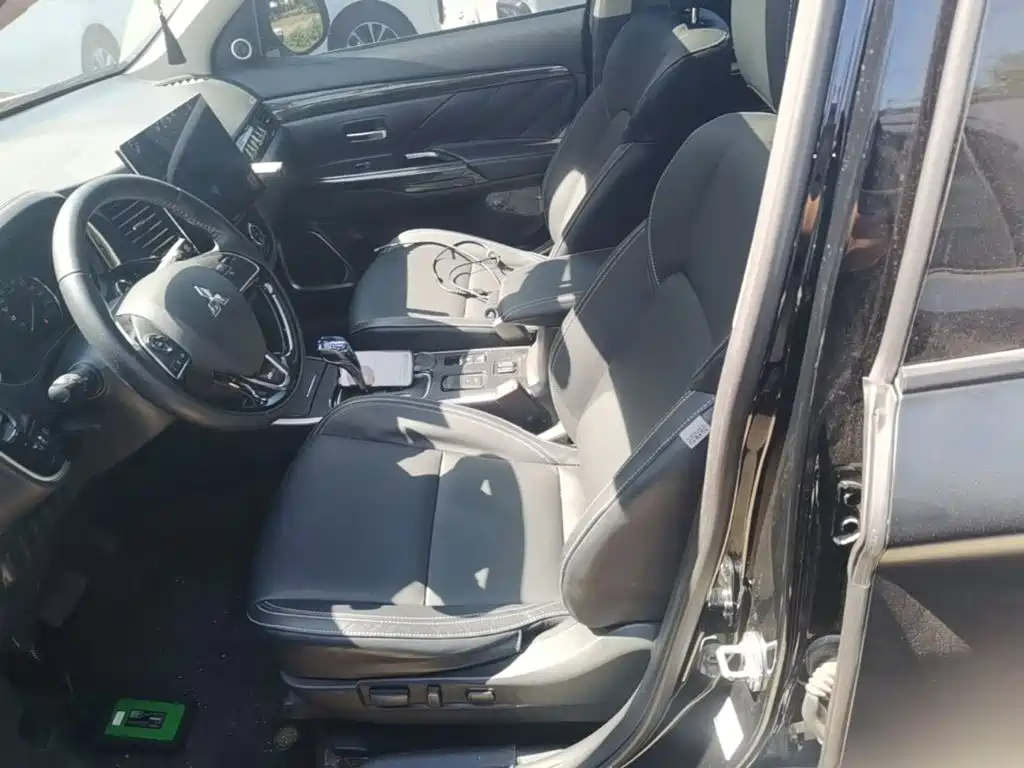 Mitsubishi Outlander — миниатюра 15