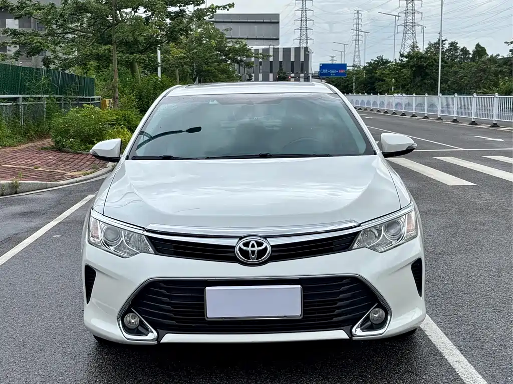 Toyota Camry — миниатюра 3