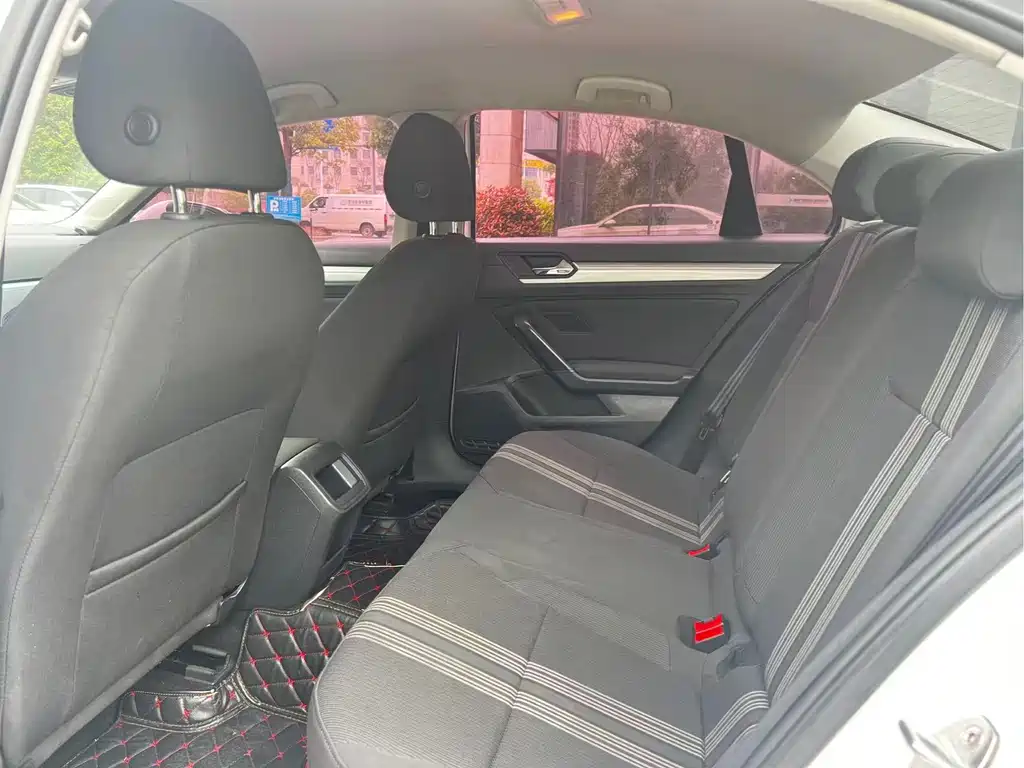 Volkswagen Lamando 2017 230TSI DSG