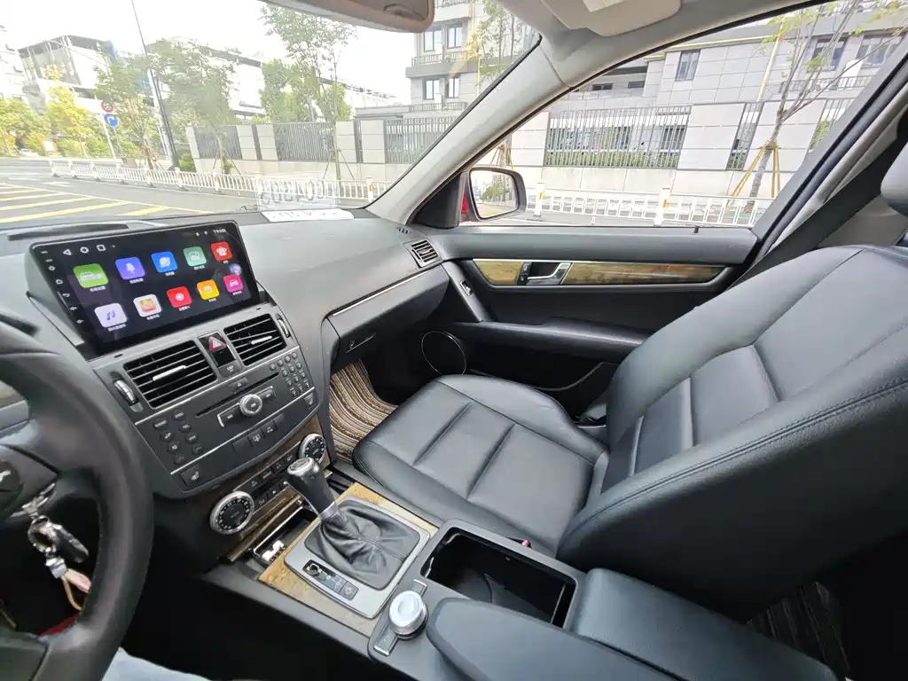 Mercedes-Benz C-Class — миниатюра 11