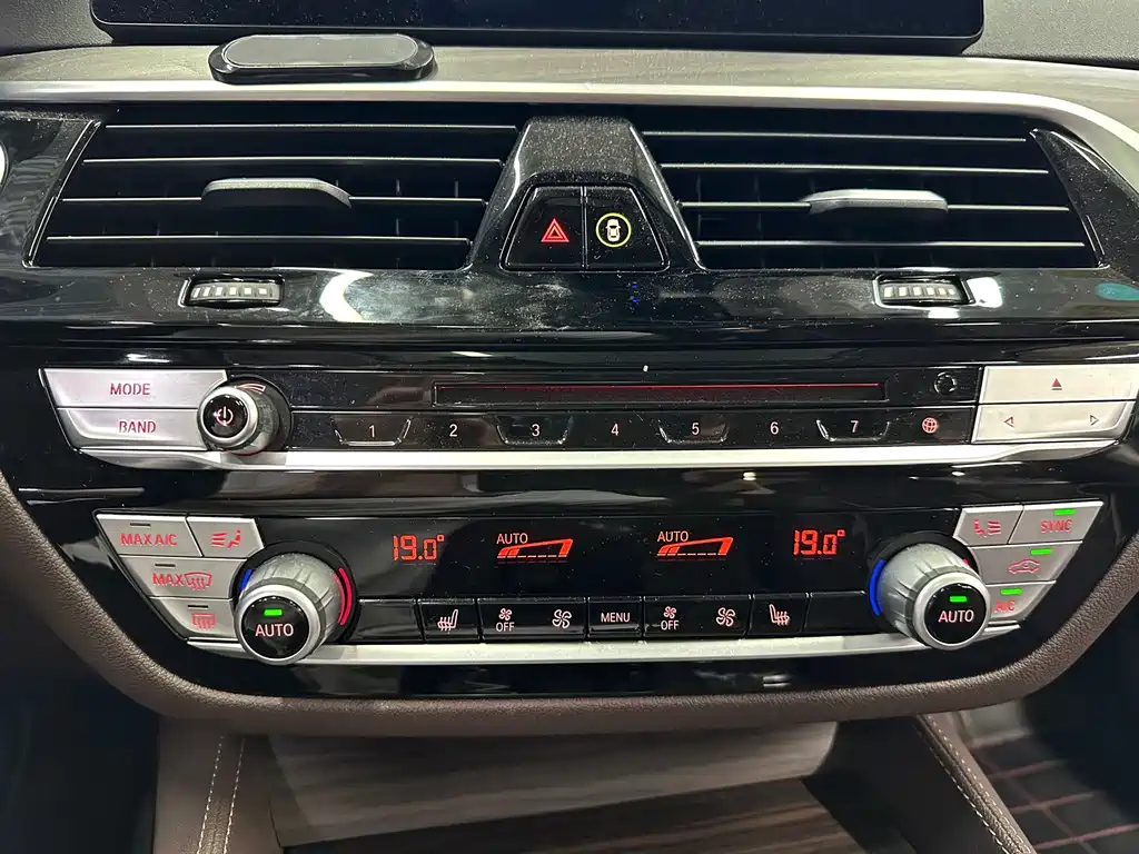 BMW 5 Series New Energy — миниатюра 14