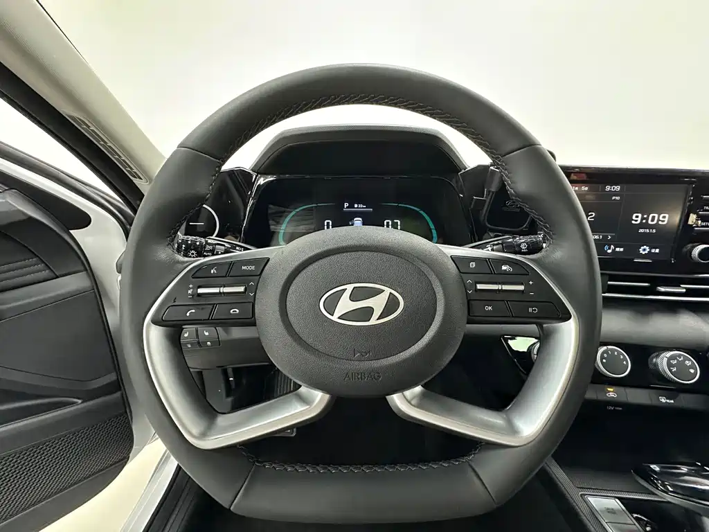 Hyundai Elantra — миниатюра 24